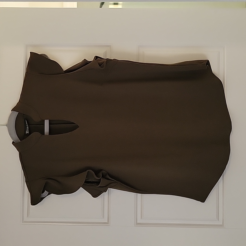 Olive Green Tailored Top w/ Flowy Cap Sleeves, V-cutout at Neckline, Size Medium